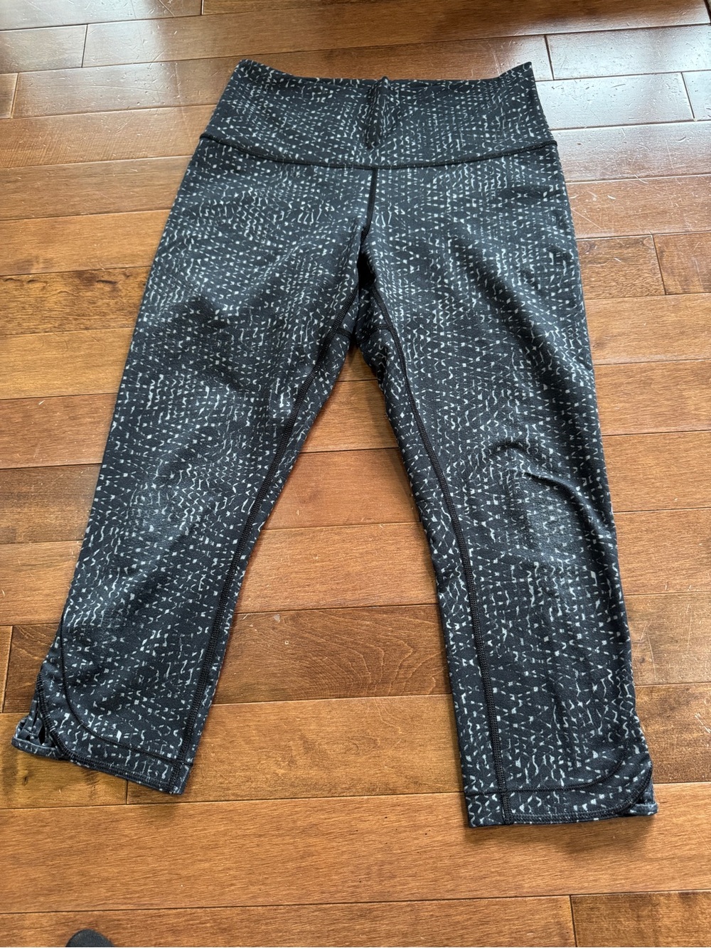 Lululemon True Self Crop II Samba Snake Battleship Black Leggings